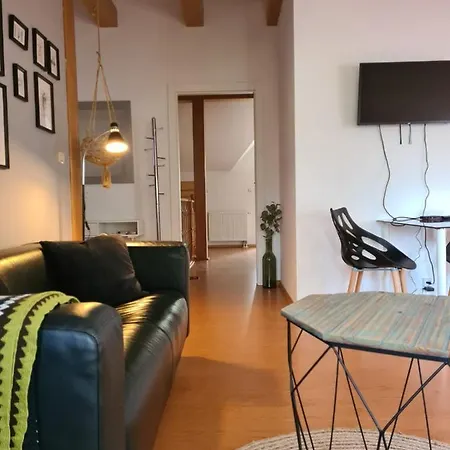 Tini Sauna Basen Δωμάτια σε οικογενειακή κατοικία *