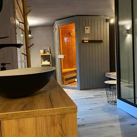 Habitación en casa particular Tini Sauna Basen Gościno